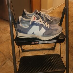 USED New Balance Blue and White Sneakers Size 10.5